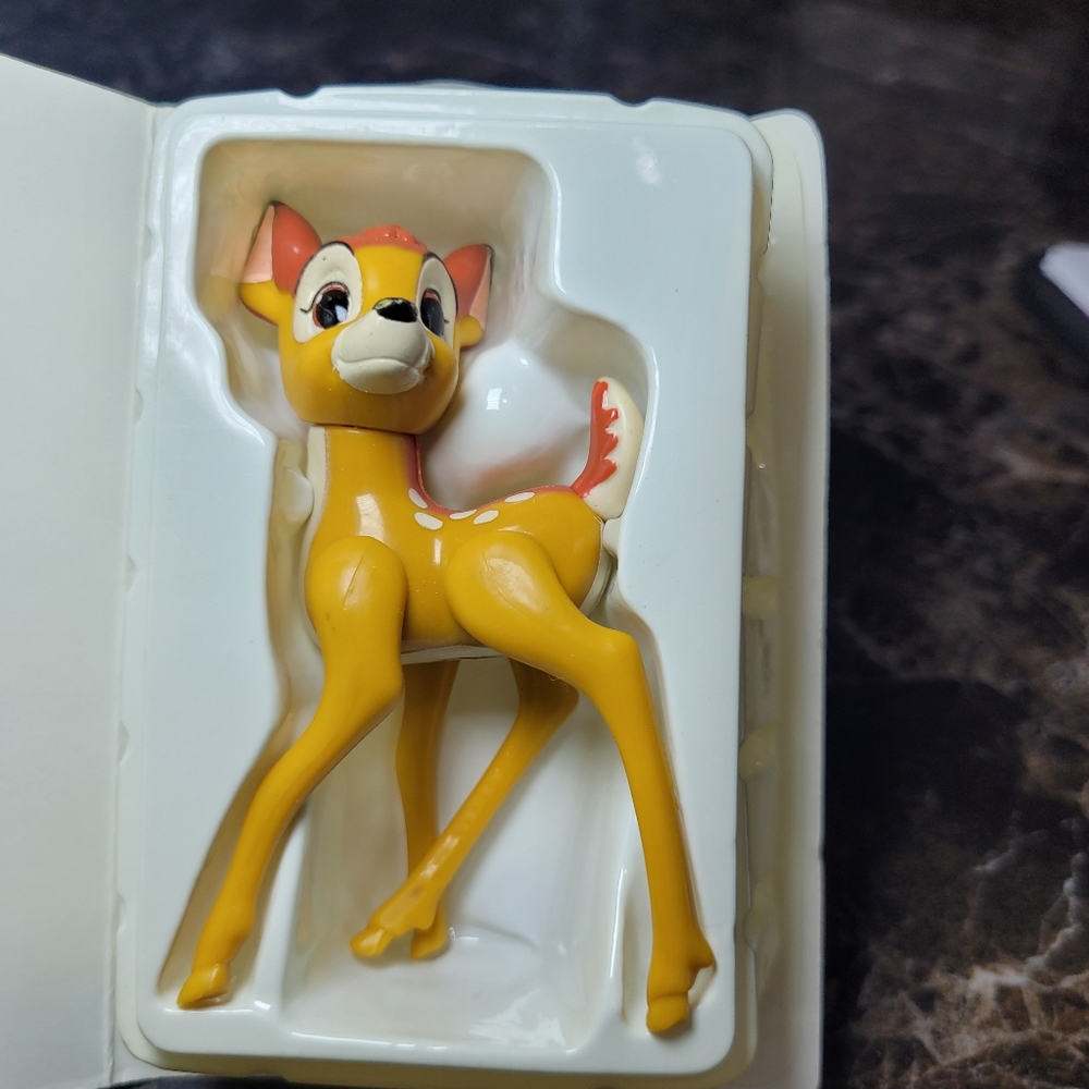 Walt Disney's Masterpiece Bambi VHS - Picture 4 of 5